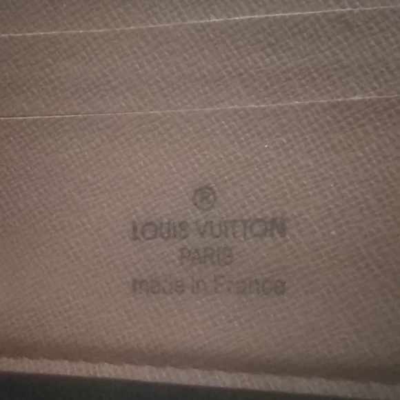 Louis Vuitton wallet decent condition - Picture 2 of 3